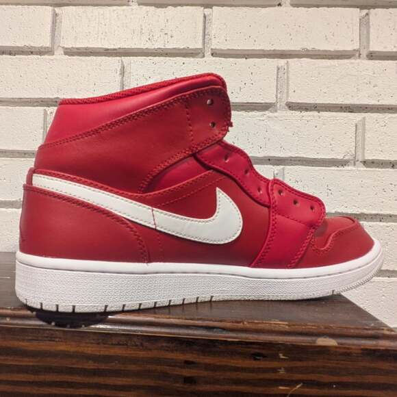Air Jordan 1 Mid 'Gym Red 2.0' Red/White Sneakers - Picture 6 of 16